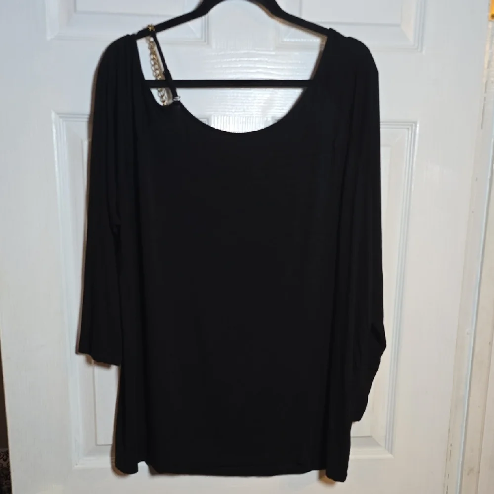 103 Torrid Womens 2 2X Elegant Black Long Sleeve Tee With Gold Chain On Shoulder - Picture 7 of 7